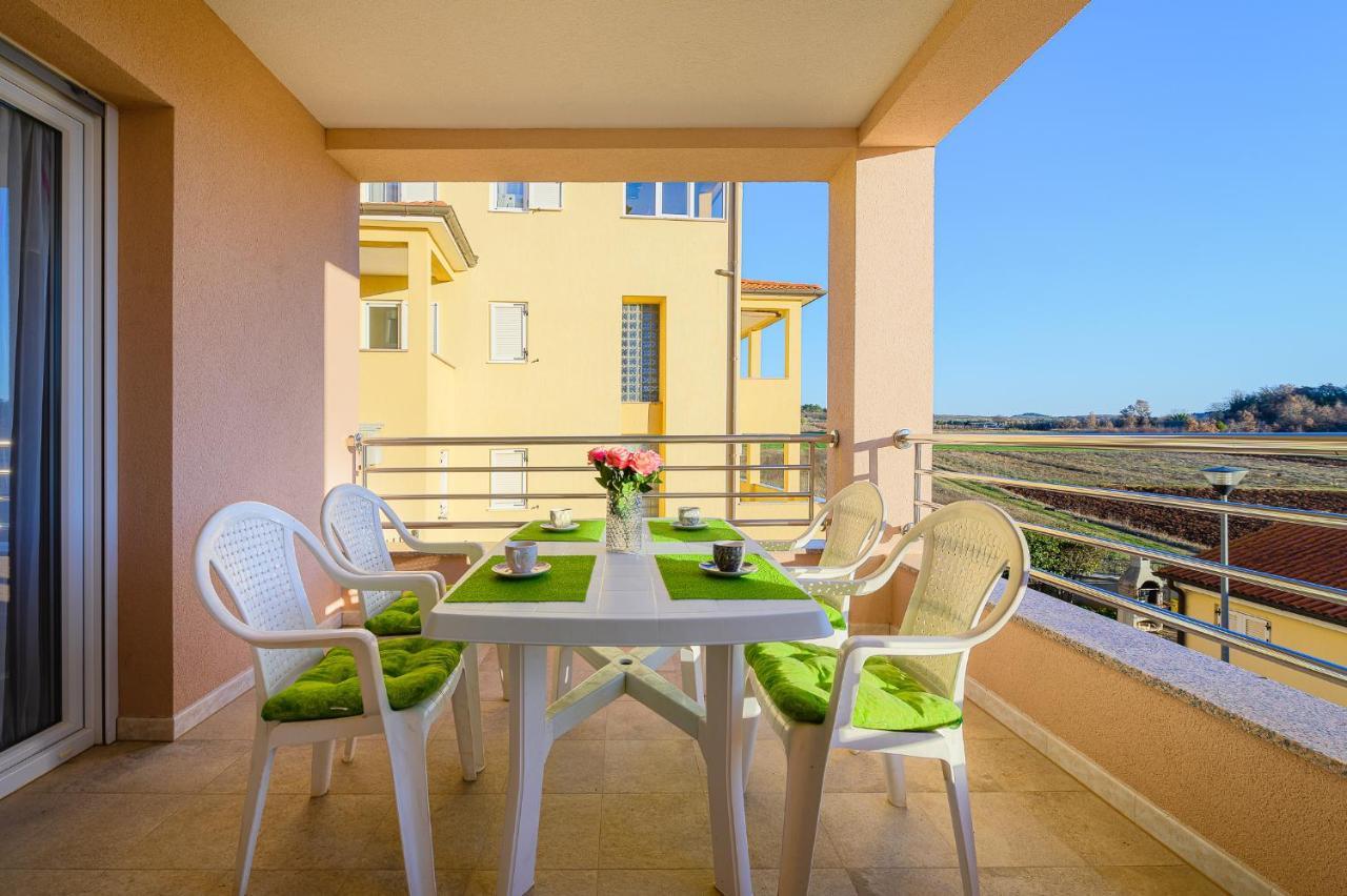 Stancija Amorozo 5 * Porec