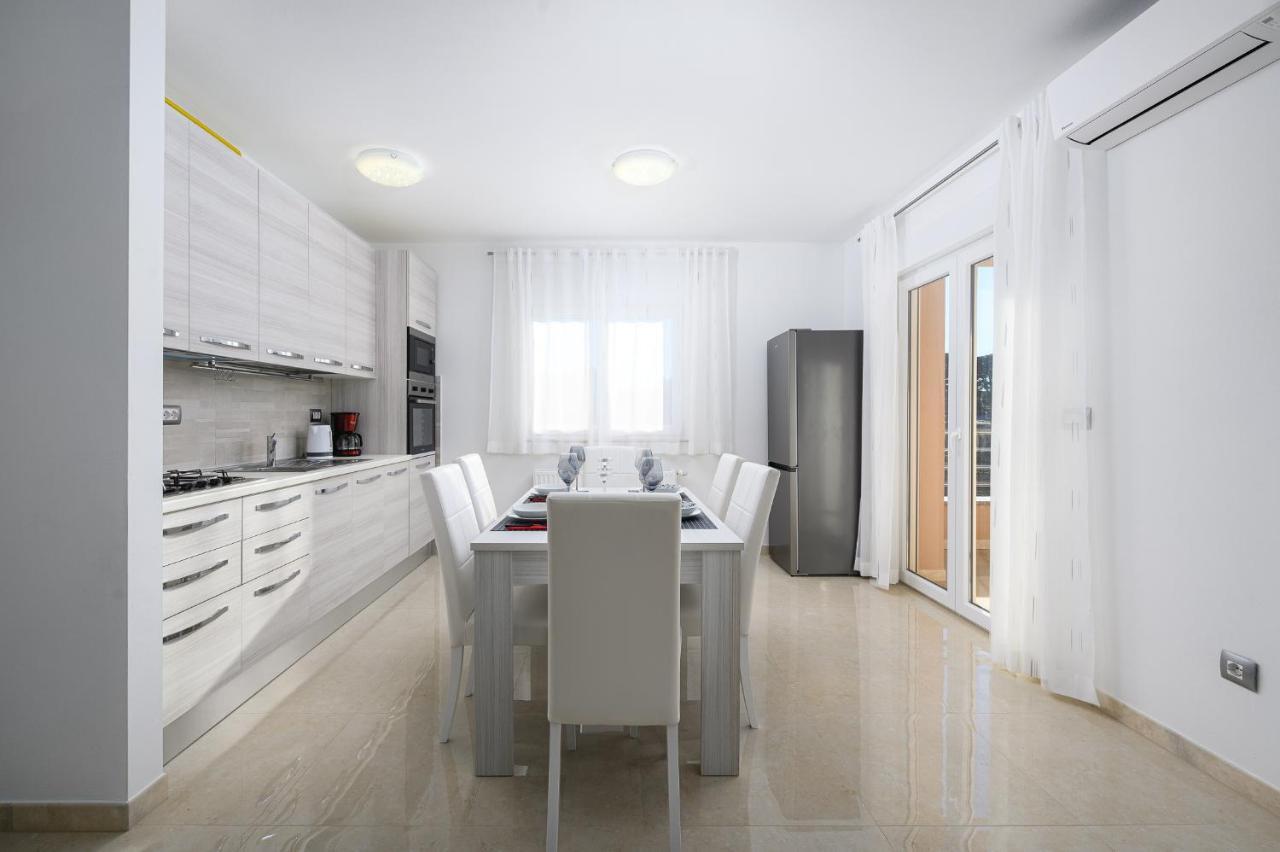 Stancija Amorozo 5 * Porec
