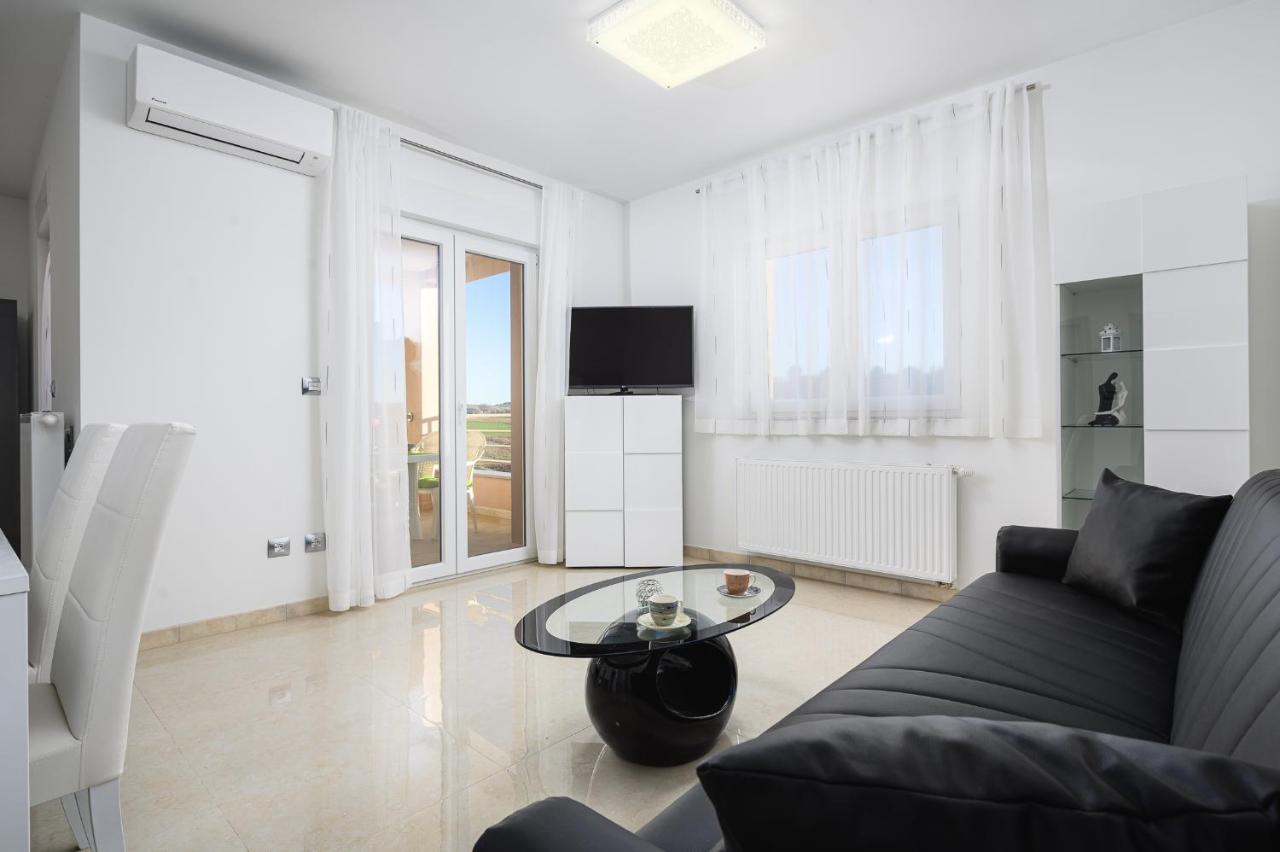 Stancija Amorozo 5 * Porec