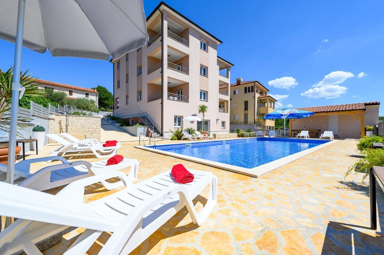 Stancija Amorozo 5 * Porec