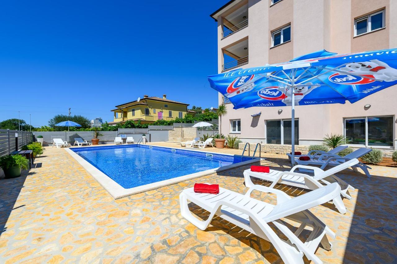Stancija Amorozo 5 Apartment Porec