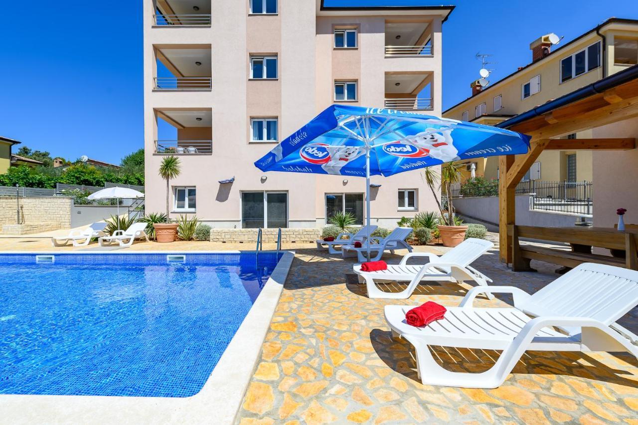 Stancija Amorozo 5 * Porec